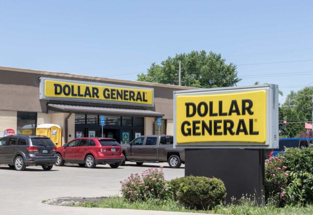 dollar-general-buy-the-real-estate-the-business-or-both-nysedg-2, 2129395,